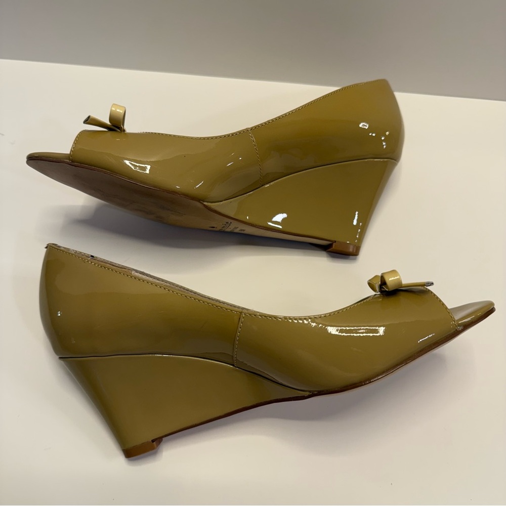 Kate Spade Nude Patent Bow Peep Toe Wedges Size 6 - Picture 6 of 10